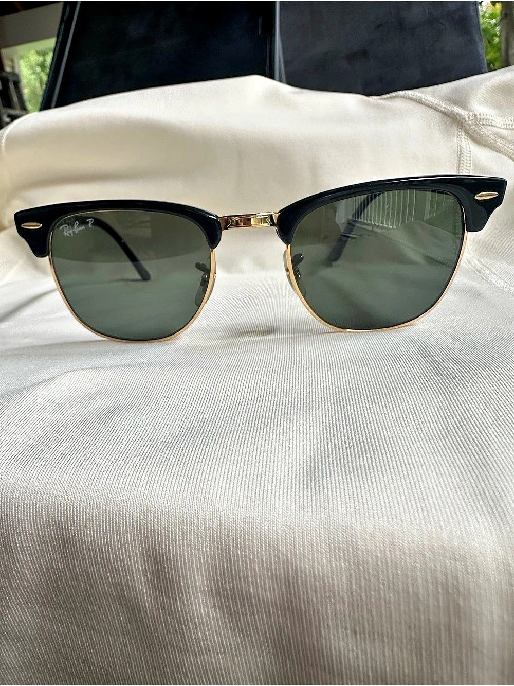 Ray-Ban RB3016 Clubmaster Classic Sunglasses Black & Gold